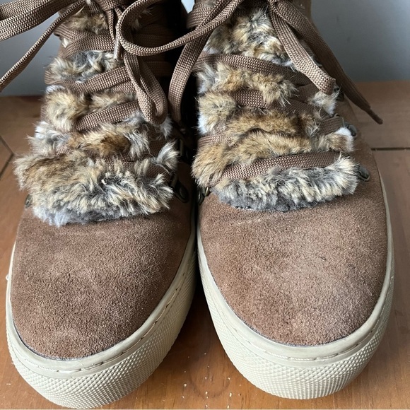 Cougar Women’s Daniel Faux Fur Trim Waterproof Ankle Boot Sneaker Draft Tan 10